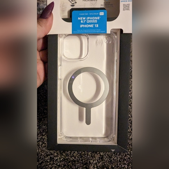 Clear magsafe case for iPhone 13 and iPhone 14 - Picture 3 of 3